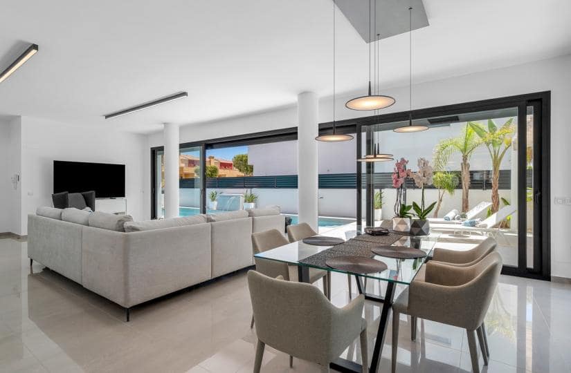 4 sypialnia Willa na sprzedaż w Guardamar del Segura z basenem garażem - 1 390 000 € (Ref: 9425547)