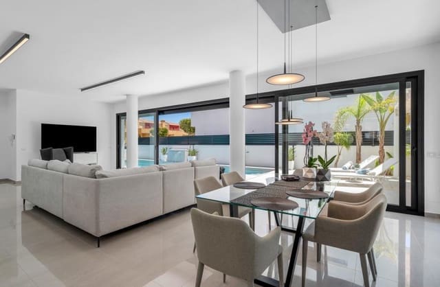 4 sypialnia Willa na sprzedaż w Los Secanos, Guardamar del Segura z basenem garażem - 1 390 000 € (Ref: 9425547)