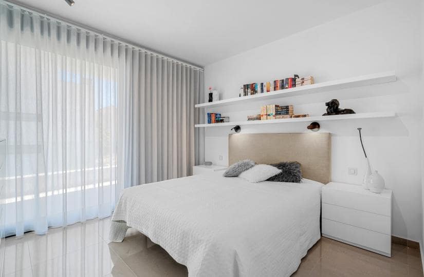 4 sypialnia Willa na sprzedaż w Guardamar del Segura z basenem garażem - 1 390 000 € (Ref: 9425547)