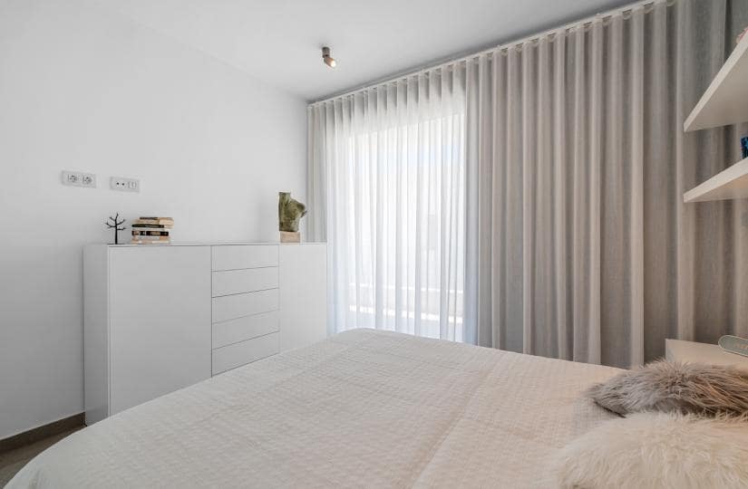 4 sypialnia Willa na sprzedaż w Guardamar del Segura z basenem garażem - 1 390 000 € (Ref: 9425547)