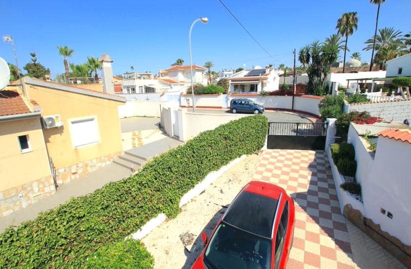 3 bedroom Villa for sale in Ciudad Quesada with garage - € 399,950 (Ref: 9425558)