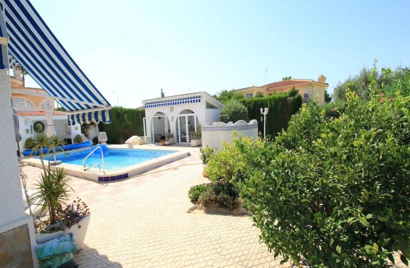 3 bedroom Villa for sale in Ciudad Quesada with garage - € 399,950 (Ref: 9425558)