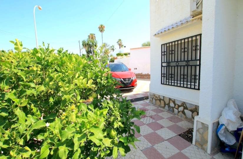3 bedroom Villa for sale in Ciudad Quesada with garage - € 399,950 (Ref: 9425558)