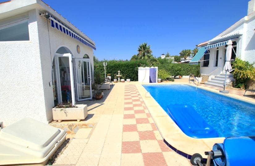 3 bedroom Villa for sale in Ciudad Quesada with garage - € 399,950 (Ref: 9425558)