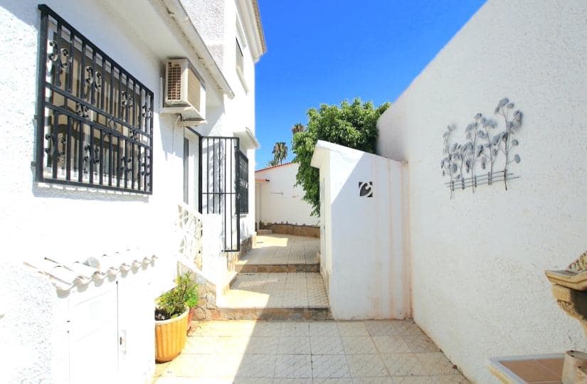 3 bedroom Villa for sale in Ciudad Quesada with garage - € 399,950 (Ref: 9425558)