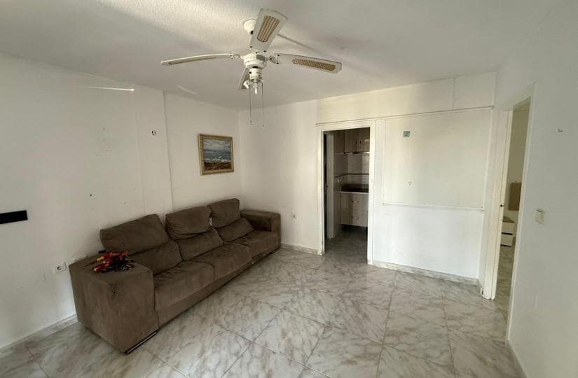 2 bedroom Semi-detached Villa for sale in Torrevieja with garage - € 138,000 (Ref: 9425570)