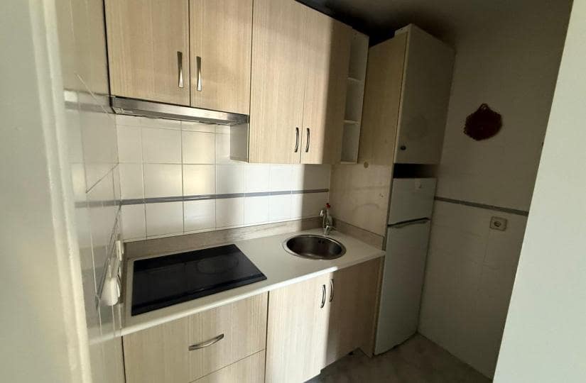 2 bedroom Semi-detached Villa for sale in Torrevieja with garage - € 138,000 (Ref: 9425570)