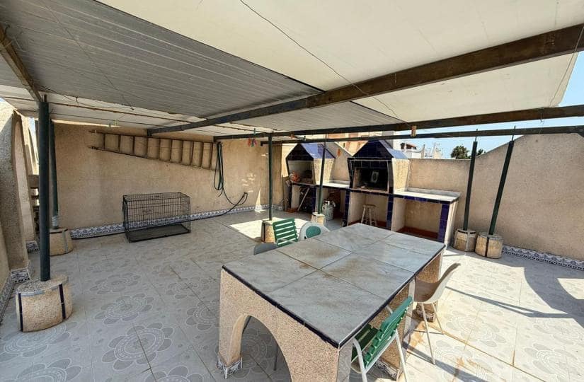 2 bedroom Semi-detached Villa for sale in Torrevieja with garage - € 138,000 (Ref: 9425570)