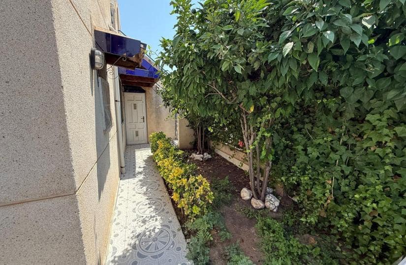 2 bedroom Semi-detached Villa for sale in Torrevieja with garage - € 138,000 (Ref: 9425570)