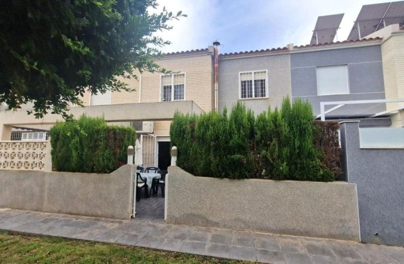 3 soveværelse Byhus til salg i Torrevieja med swimmingpool - € 210.000 (Ref: 9429104)