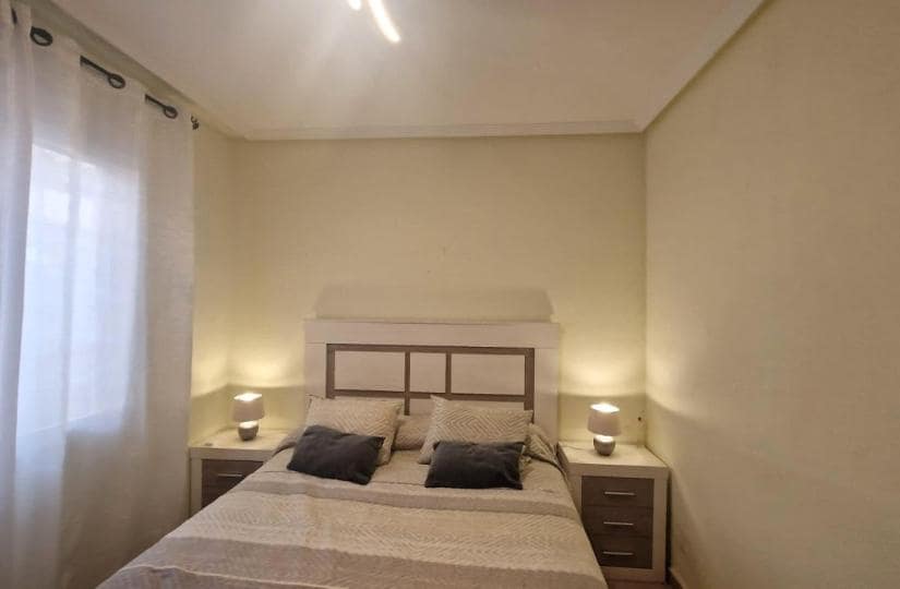 3 soveværelse Byhus til salg i Torrevieja med swimmingpool - € 210.000 (Ref: 9429104)