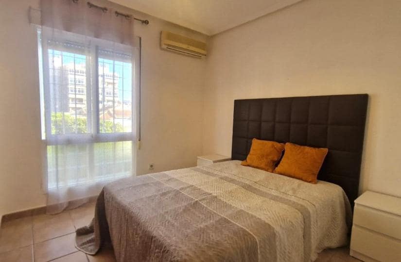 3 soveværelse Byhus til salg i Torrevieja med swimmingpool - € 210.000 (Ref: 9429104)