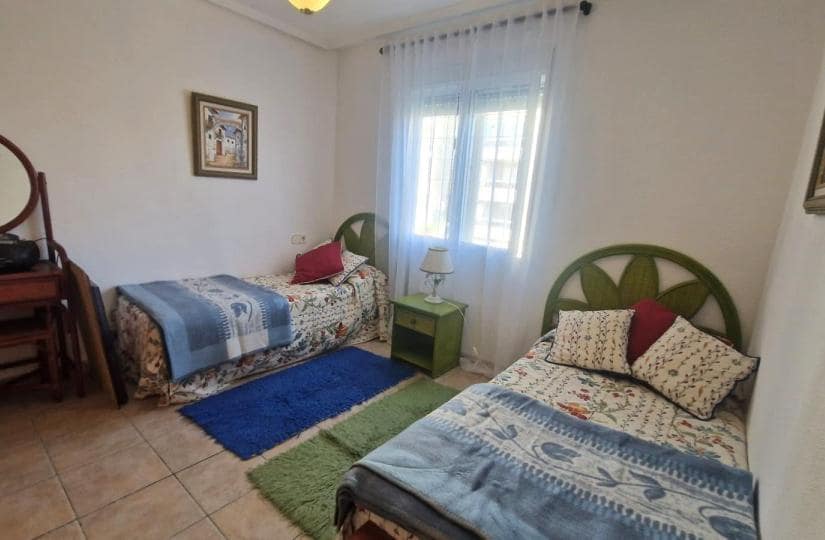 3 soveværelse Byhus til salg i Torrevieja med swimmingpool - € 210.000 (Ref: 9429104)