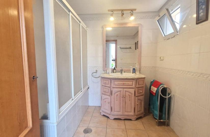 3 soveværelse Byhus til salg i Torrevieja med swimmingpool - € 210.000 (Ref: 9429104)