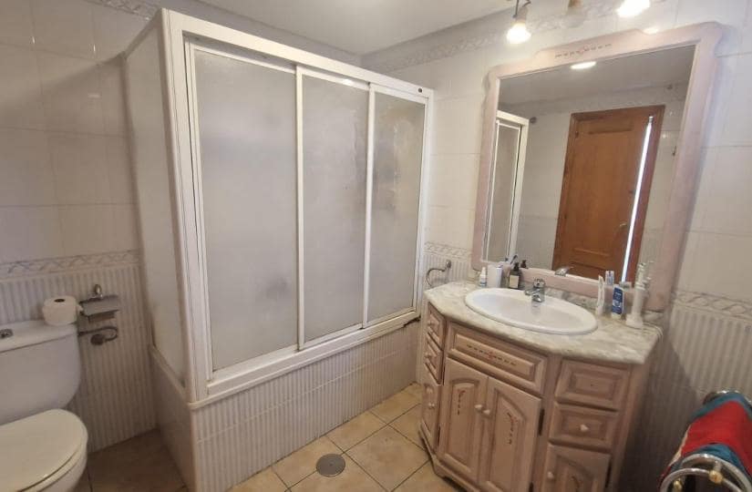 3 soveværelse Byhus til salg i Torrevieja med swimmingpool - € 210.000 (Ref: 9429104)