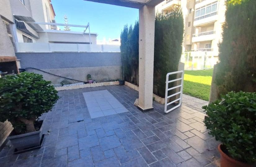 3 soveværelse Byhus til salg i Torrevieja med swimmingpool - € 210.000 (Ref: 9429104)