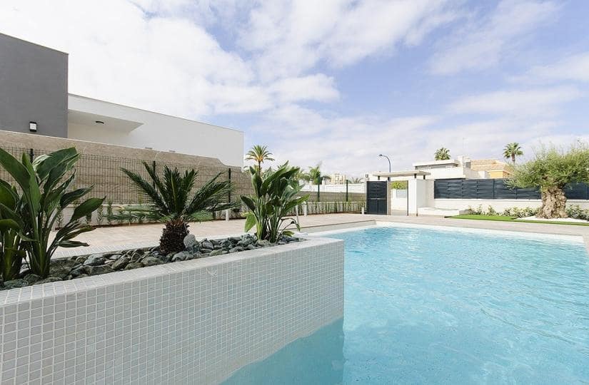 4 bedroom Villa for sale in Dehesa de Campoamor with pool - € 995,000 (Ref: 9430393)