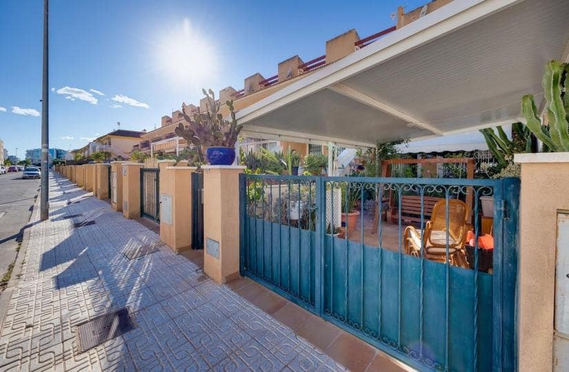4 sovrum Hus till salu i Playa Flamenca med pool garage - 225 000 € (Ref: 9430440)