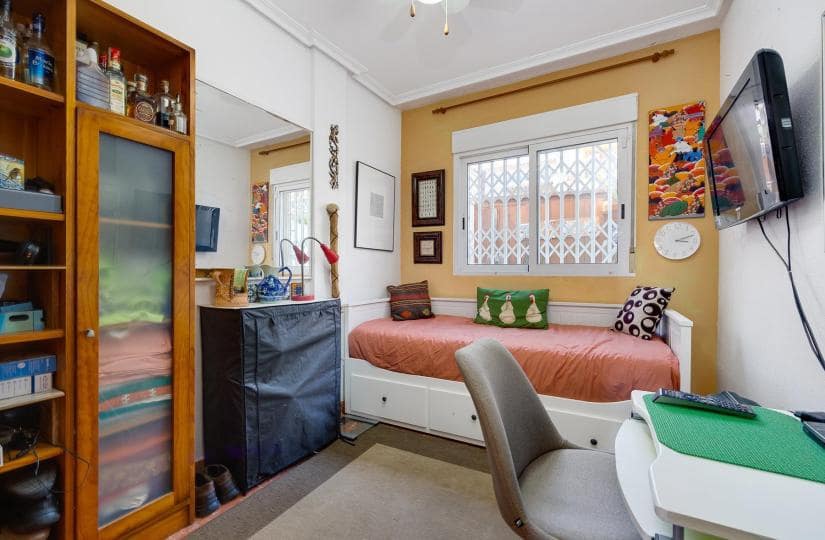 4 sovrum Hus till salu i Playa Flamenca med pool garage - 225 000 € (Ref: 9430440)