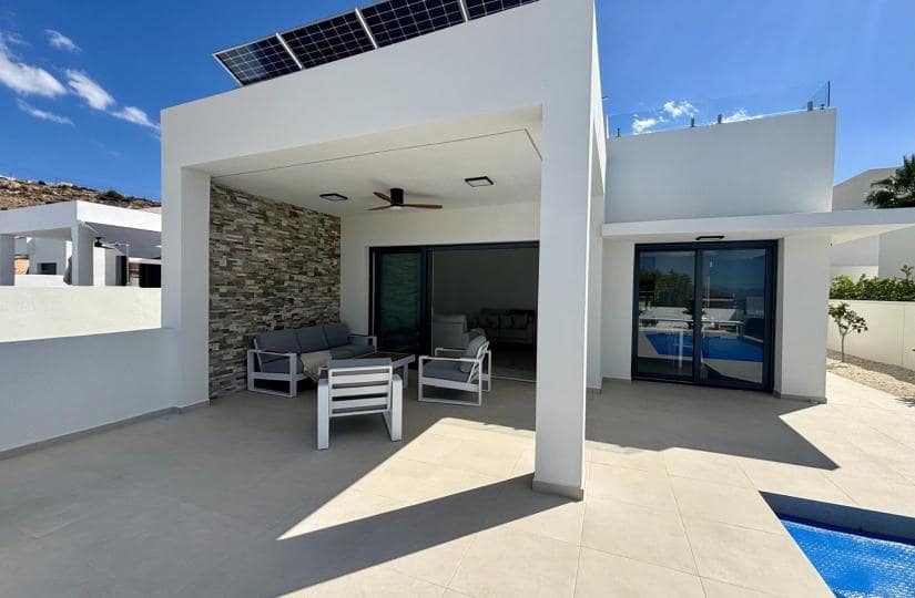 3 bedroom Villa for sale in Rojales with pool - € 472,913 (Ref: 9430449)