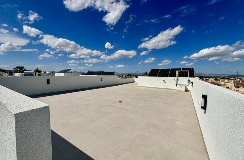 3 bedroom Villa for sale in Rojales with pool - € 472,913 (Ref: 9430449)