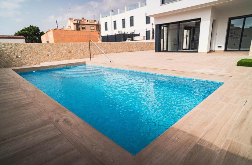 4 slaapkamer Villa te koop in Orihuela Costa met zwembad - € 699.900 (Ref: 9430472)
