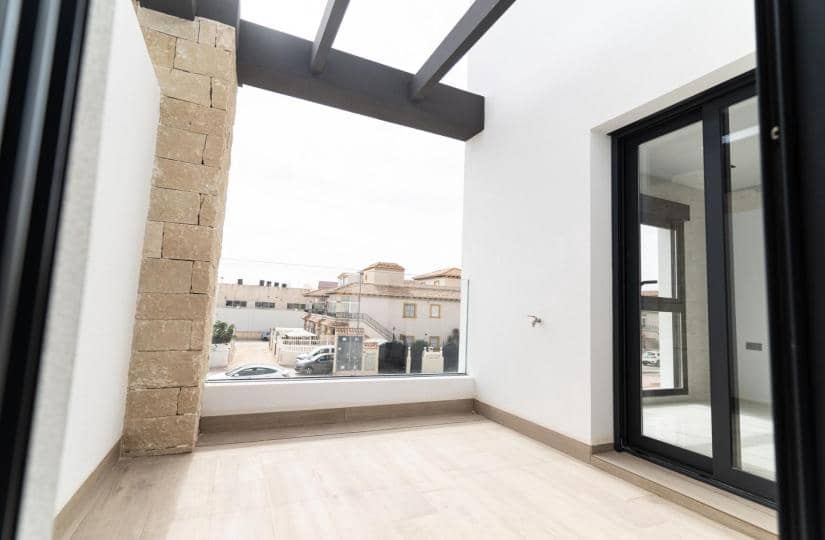 4 slaapkamer Villa te koop in Orihuela Costa met zwembad - € 699.900 (Ref: 9430472)