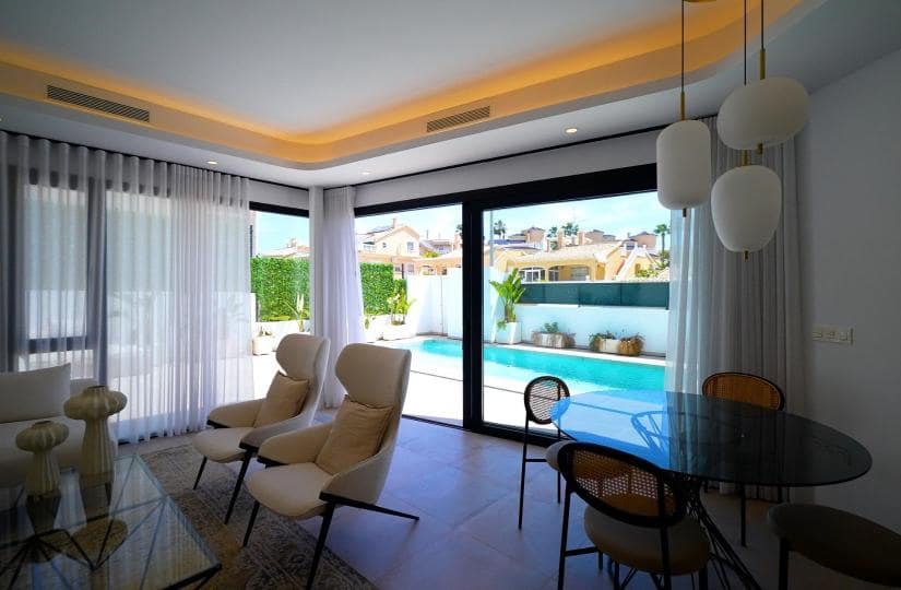 3 slaapkamer Villa te koop in Orihuela Costa met zwembad - € 509.000 (Ref: 9430476)