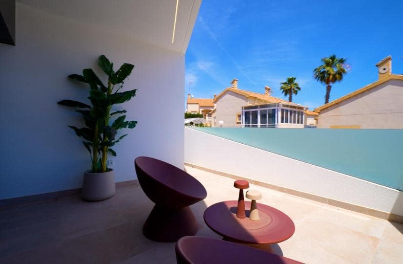 3 slaapkamer Villa te koop in Orihuela Costa met zwembad - € 509.000 (Ref: 9430476)