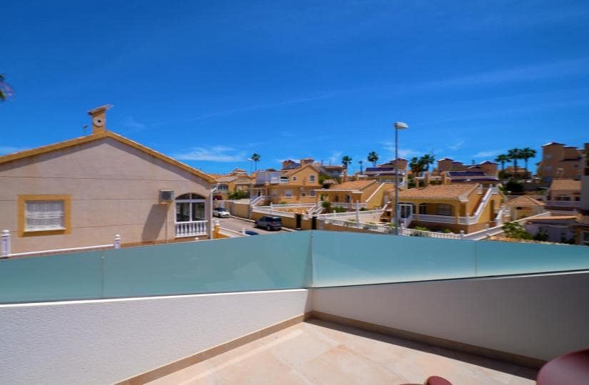 3 slaapkamer Villa te koop in Orihuela Costa met zwembad - € 509.000 (Ref: 9430476)