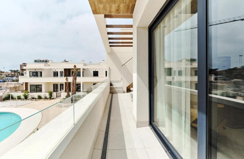 2 sovrum Lägenhet till salu i Torrevieja med pool - 380 000 € (Ref: 9430495)