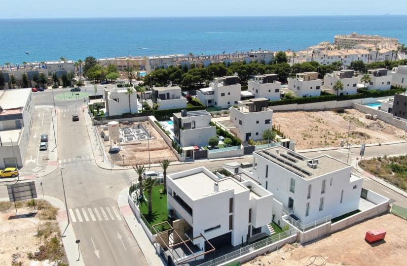 4 bedroom Villa for sale in Dehesa de Campoamor with pool - € 1,160,000 (Ref: 9430519)