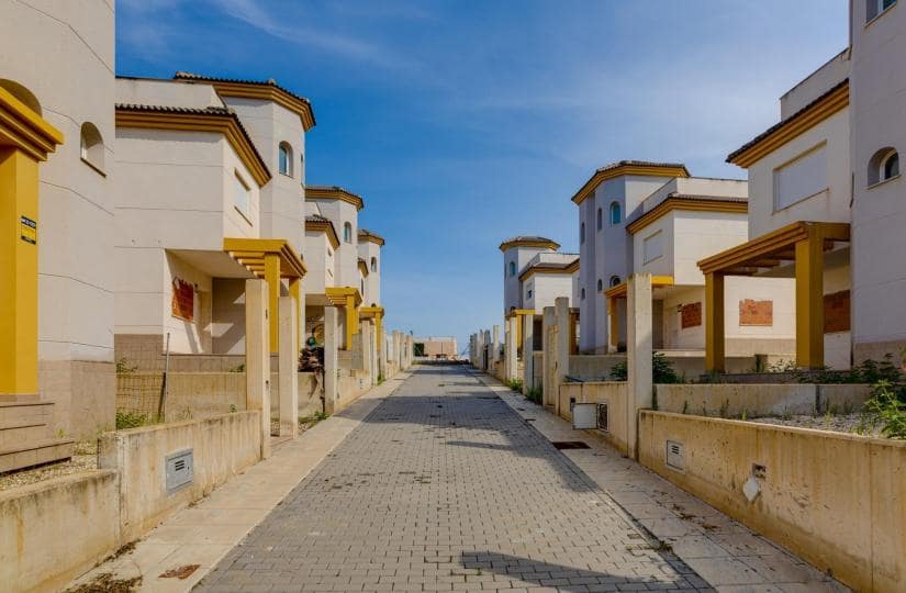 3 bedroom Villa for sale in San Fulgencio with pool - € 275,000 (Ref: 9430538)