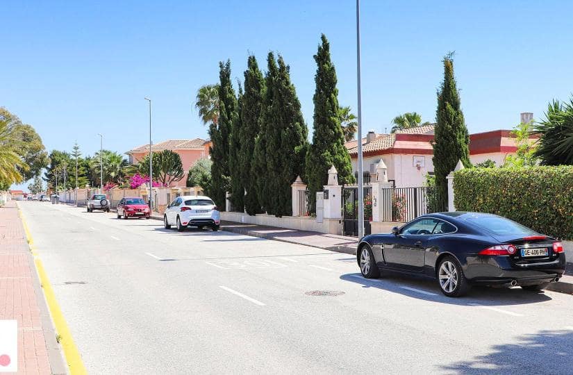 4 bedroom Villa for sale in San Fulgencio with pool - € 1,187,000 (Ref: 9430566)