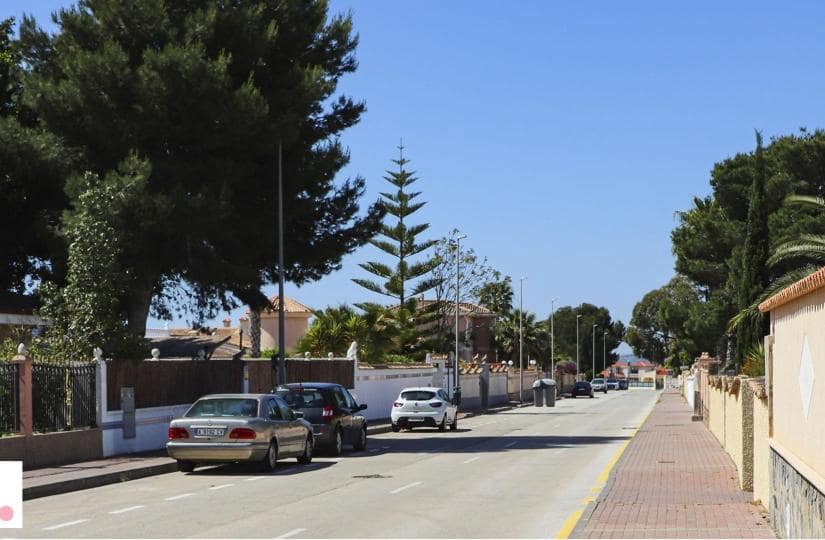 4 bedroom Villa for sale in San Fulgencio with pool - € 1,325,000 (Ref: 9430567)