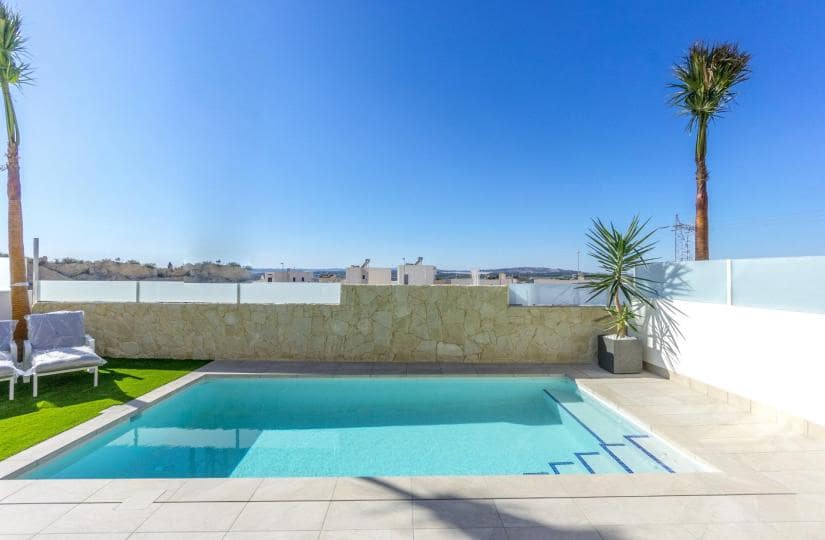 3 bedroom Villa for sale in Rojales with pool - € 649,000 (Ref: 9430573)