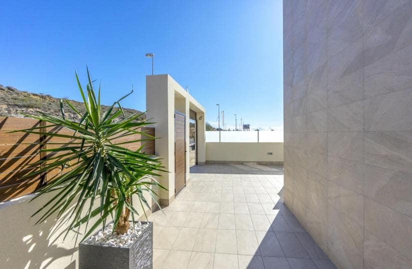 3 bedroom Villa for sale in Rojales with pool - € 649,000 (Ref: 9430573)