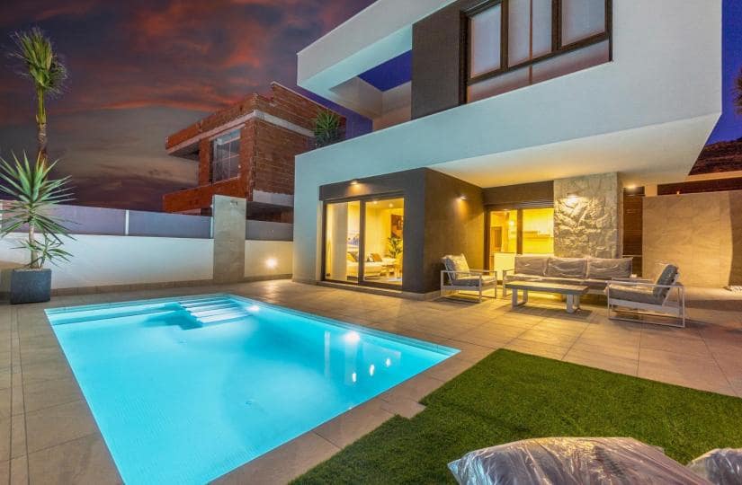 3 bedroom Villa for sale in Rojales with pool - € 649,000 (Ref: 9430573)