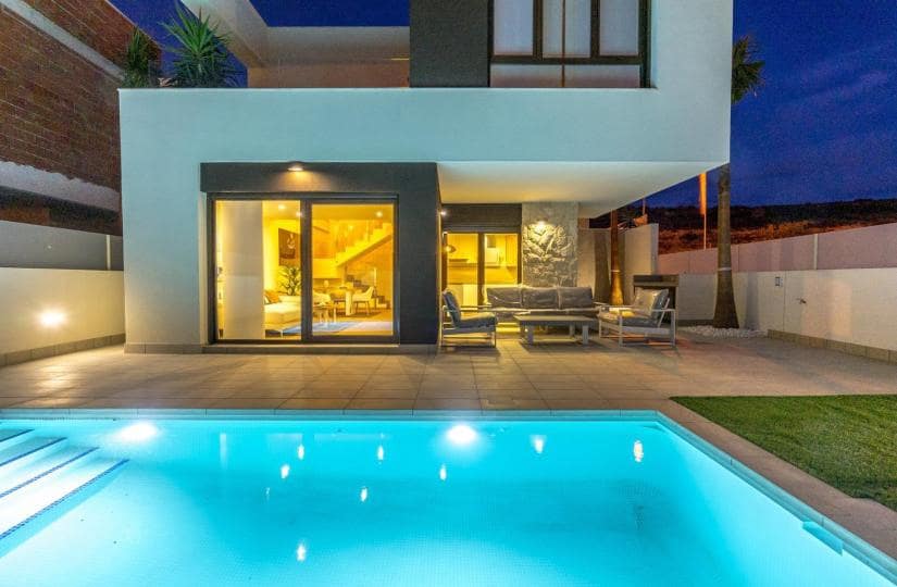 3 bedroom Villa for sale in Rojales with pool - € 649,000 (Ref: 9430573)