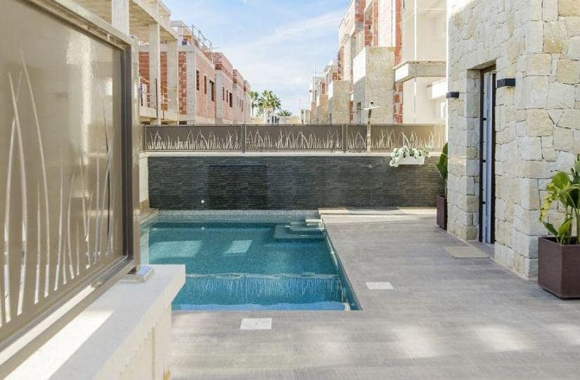 3 bedroom Villa for sale in Rojales with pool - € 650,000 (Ref: 9430575)