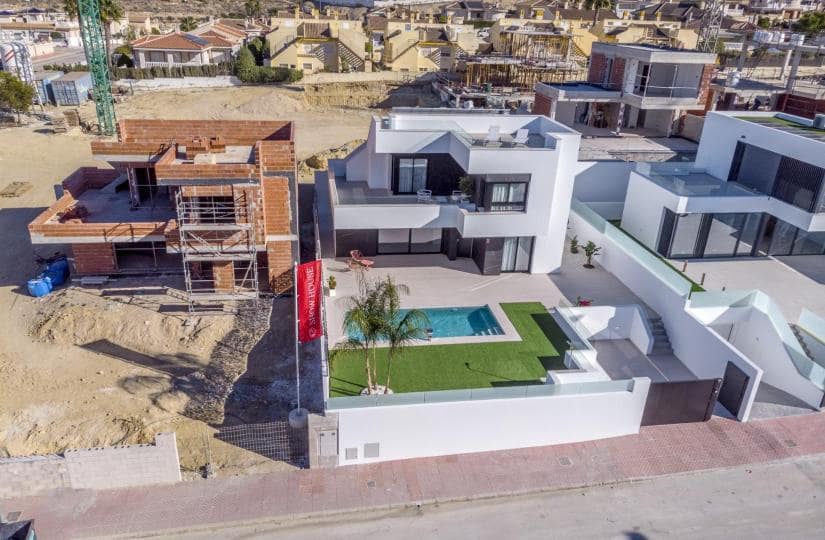 3 bedroom Villa for sale in Rojales with pool - € 567,000 (Ref: 9430576)