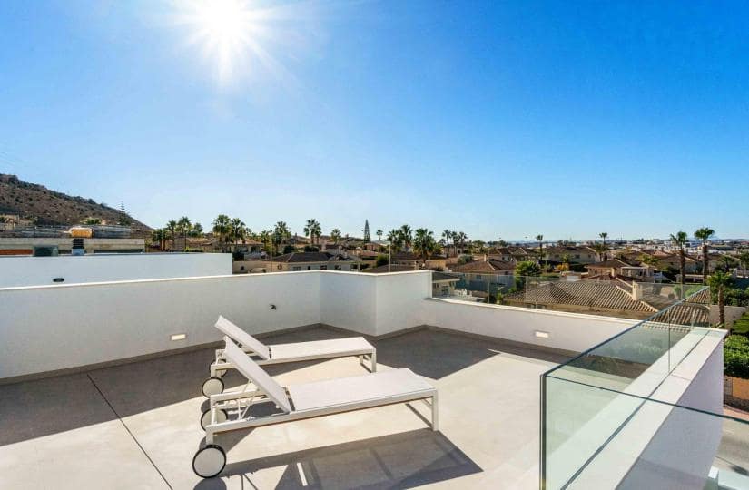 3 bedroom Villa for sale in Rojales with pool - € 567,000 (Ref: 9430576)