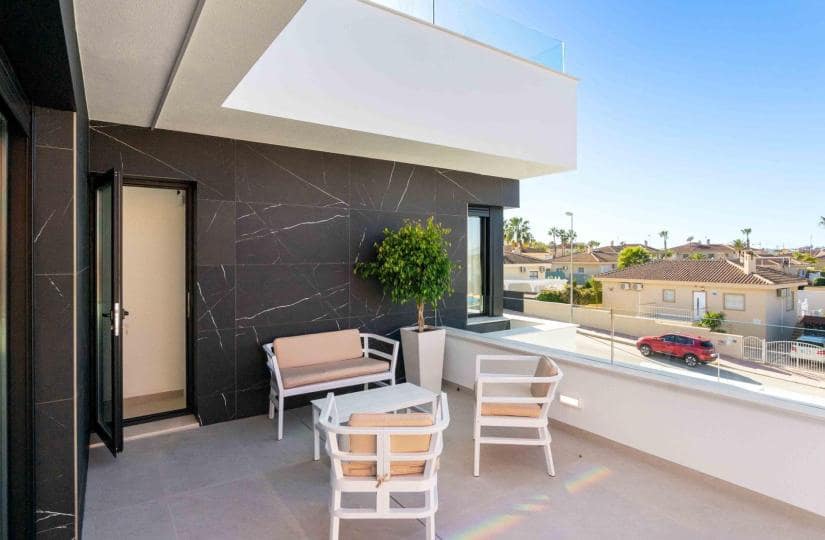 3 bedroom Villa for sale in Rojales with pool - € 567,000 (Ref: 9430576)