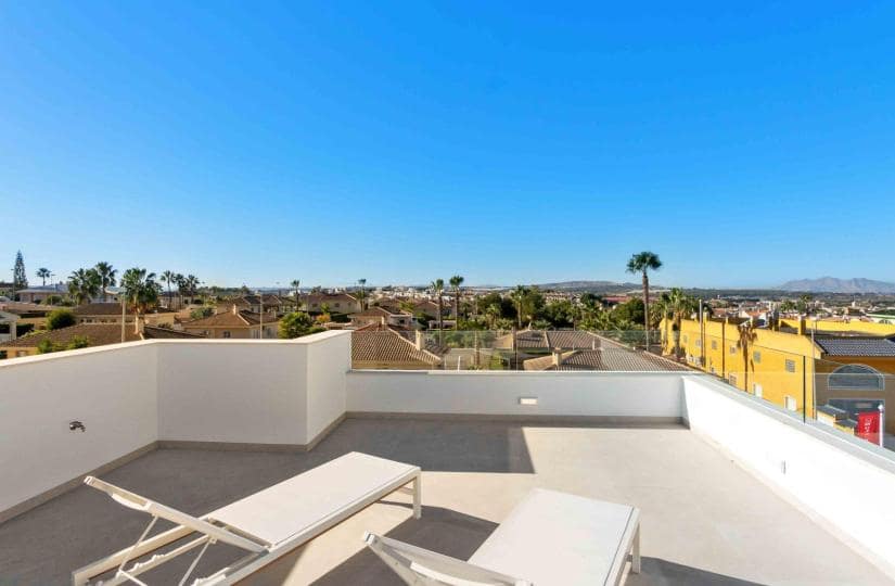 3 bedroom Villa for sale in Rojales with pool - € 567,000 (Ref: 9430576)