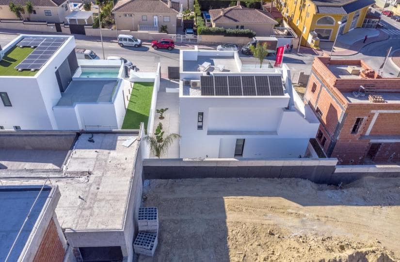 3 bedroom Villa for sale in Rojales with pool - € 567,000 (Ref: 9430576)