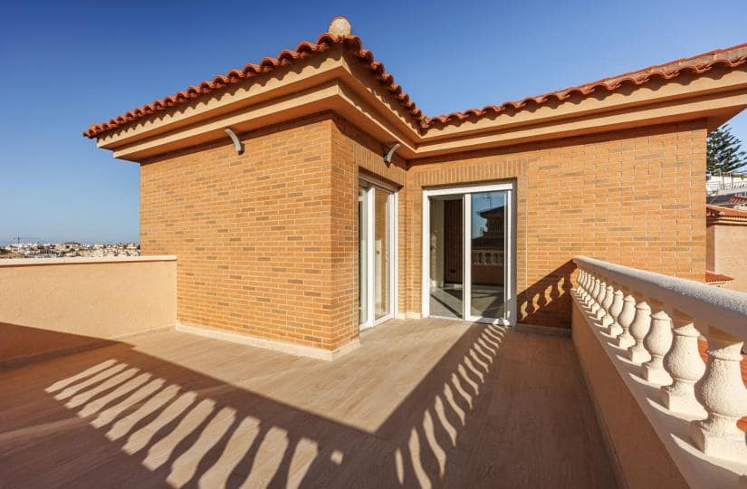 4 bedroom Villa for sale in Rojales with pool - € 549,000 (Ref: 9430578)