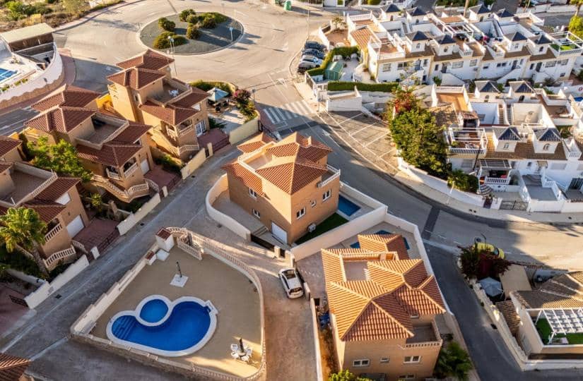 4 bedroom Villa for sale in Rojales with pool - € 549,000 (Ref: 9430578)