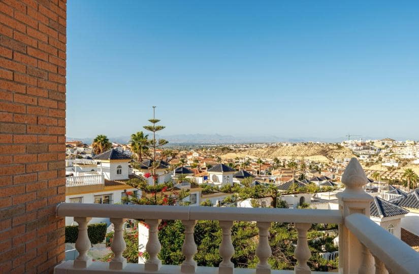 4 bedroom Villa for sale in Rojales with pool - € 549,000 (Ref: 9430578)