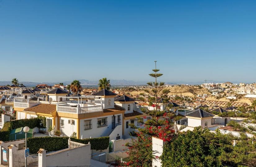 4 bedroom Villa for sale in Rojales with pool - € 549,000 (Ref: 9430578)