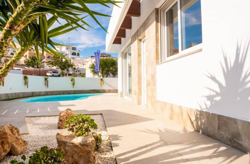 3 bedroom Villa for sale in Rojales with pool - € 449,500 (Ref: 9430579)